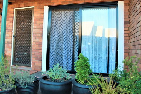 Cozy And Cute Comfort Stay Close To University (Female Only) - Accommodation Rockhampton 2