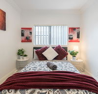 Cozy Duplex Home 3 Bdrms 1 Bath Sleeps 6 - Accommodation Rockhampton