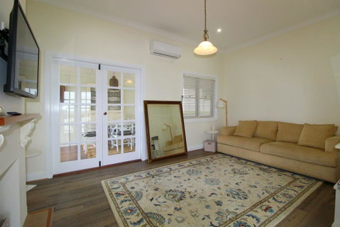 Crescent Haven, 2A View Street, - Accommodation Rockhampton 0