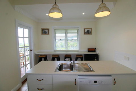 Crescent Haven, 2A View Street, - Accommodation Rockhampton 2