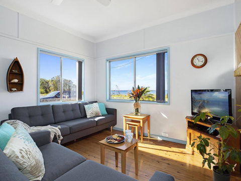 Crystal Blue - Views Across The Bay - Accommodation Rockhampton 1