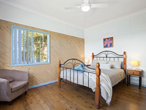 Crystal Blue - Views Across The Bay - Accommodation Rockhampton 2
