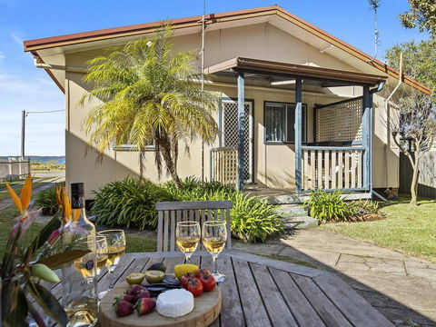 Crystal Blue - Views Across The Bay - Accommodation Rockhampton 3