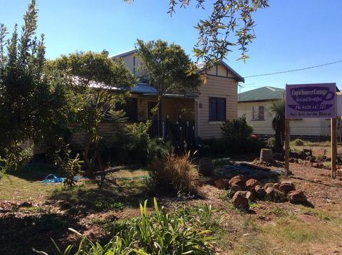CupnSaucer Cottage - Accommodation Rockhampton 1