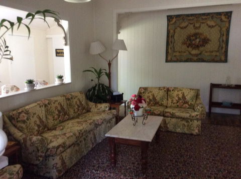 CupnSaucer Cottage - Accommodation Rockhampton 0
