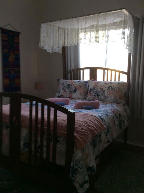 CupnSaucer Cottage - Accommodation Rockhampton 2