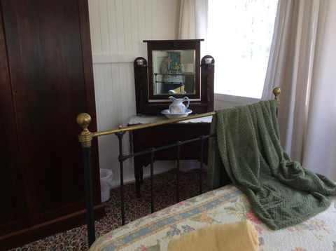CupnSaucer Cottage - Accommodation Rockhampton 3