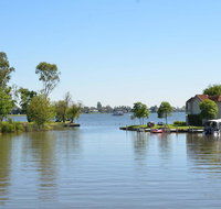 Cypress Townhouse 17 - Mulwala - Accommodation Rockhampton
