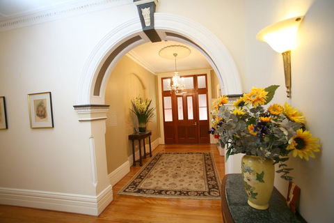 Darcy's Hotel - Accommodation Rockhampton 0