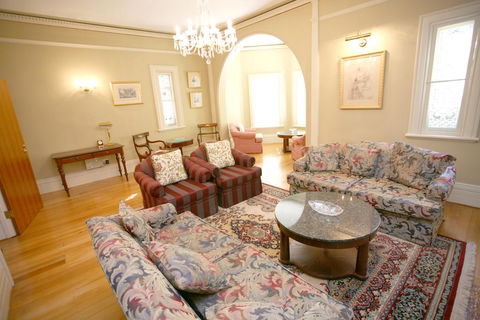 Darcy's Hotel - Accommodation Rockhampton 2