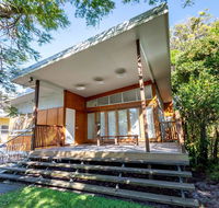 Decked out for a Fantastic Holiday - Winnett St Woorim Upstairs only - Accommodation Rockhampton