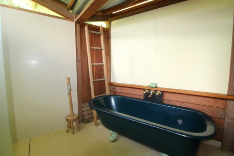 Delicate Nobby Artist Studio, 898 Point Plomer Road - Accommodation Rockhampton 3