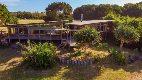 Delicate Nobby Artist Studio, 898 Point Plomer Road - Accommodation Rockhampton 0