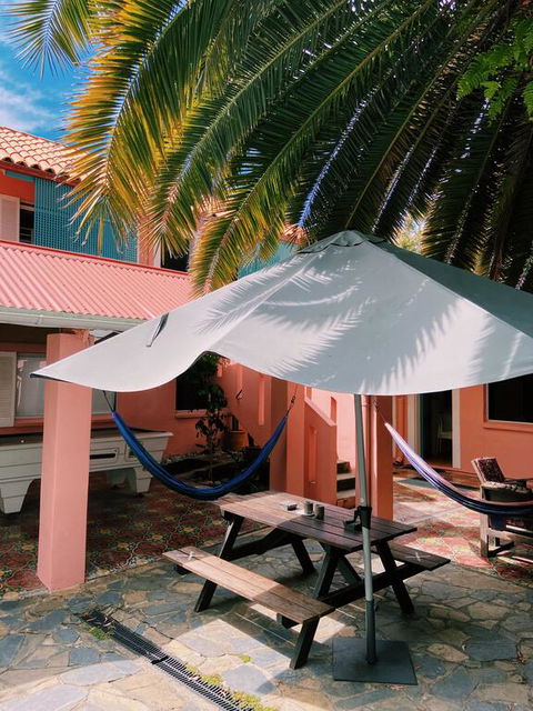 Dolphins Backpackers - Accommodation Rockhampton 3