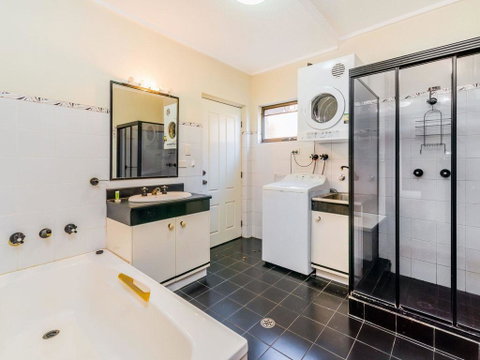 Doncaster - Yamba Main Beach And Sea Pool - Accommodation Rockhampton 1