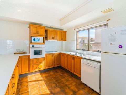 Doncaster - Yamba Main Beach And Sea Pool - Accommodation Rockhampton 3