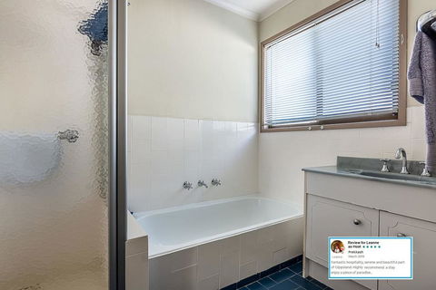 Eagle Bay Cottage - Accommodation Rockhampton 2