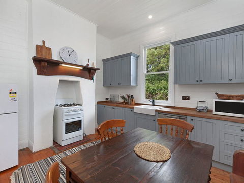 EAMONT ON SACKVILLE - Accommodation Rockhampton 2