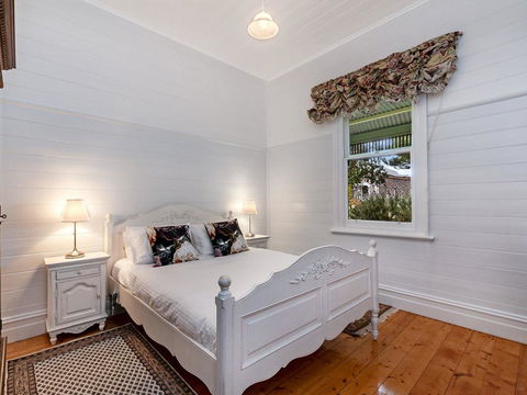EAMONT ON SACKVILLE - Accommodation Rockhampton 3