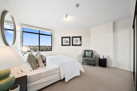 East Mirvac Building With Convenient Living - Accommodation Rockhampton 1