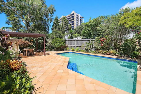 Eastbourne U6, 80 Esplanade. Golden Beach - Accommodation Rockhampton 0