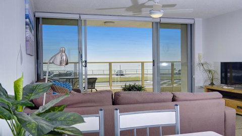 Ebbtide 2 - On Main Beach! - Accommodation Rockhampton 3