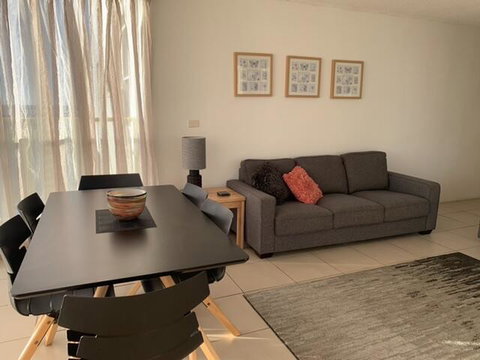 Ebbtide Unit 5 / 2-6 North Street - Accommodation Rockhampton 1