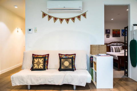Eclectic 1 Bedroom South Yarra Hideaway - Accommodation Rockhampton 1