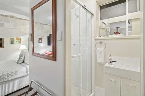 Eden Lodge - Accommodation Rockhampton 3
