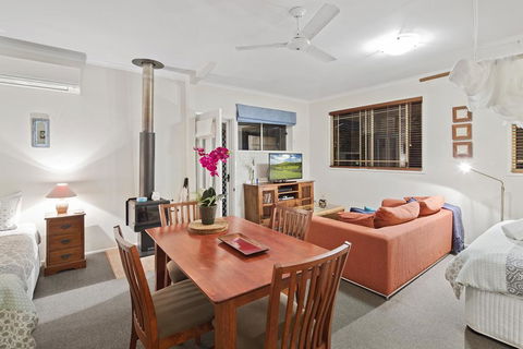 Eden Lodge - Accommodation Rockhampton 0