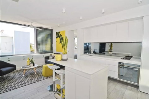EIGHT TWO NINE TWO V: BONDI BEACH - Accommodation Rockhampton 0