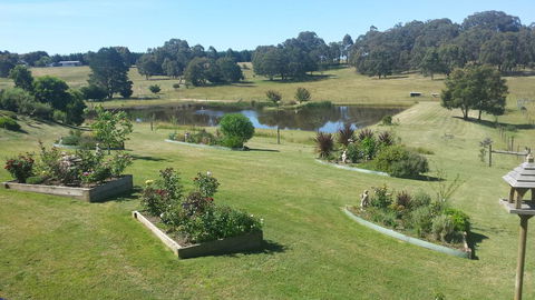 Emu Lodge Country Retreat - Accommodation Rockhampton 0