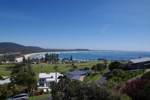 Endeavour, 10 Dulconghi Street - Accommodation Rockhampton 2