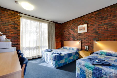 Enfield Motel - Accommodation Rockhampton 2