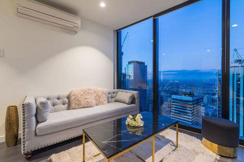 EQ Tower Luxury 2 Bedroom Skyline CBD Apartment - Accommodation Rockhampton 1