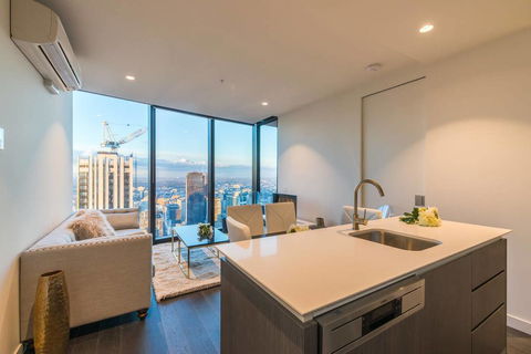 EQ Tower Luxury 2 Bedroom Skyline CBD Apartment - Accommodation Rockhampton 0