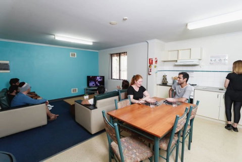 Erica Underwood House 6 Bedroom Flat - Accommodation Rockhampton 3