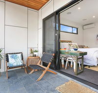 Eternity 141 - Room with private bathroom balcony bed  breakfast - Accommodation Rockhampton