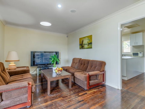 Exclusive Handy Holiday House - Accommodation Rockhampton 0