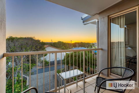 EXCLUSIVE OCEAN VIEW PENTHOUSE ON MARINE PARADE - Accommodation Rockhampton 2