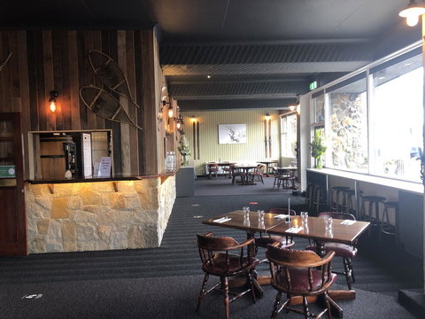 Falls Creek Hotel - Accommodation Rockhampton 3