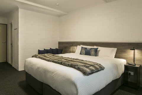 Falls Creek Hotel - Accommodation Rockhampton 2