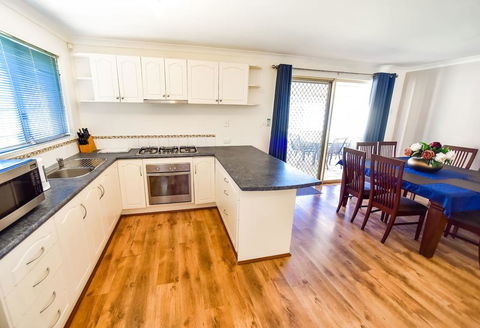 Family Breaks - Accommodation Rockhampton 0