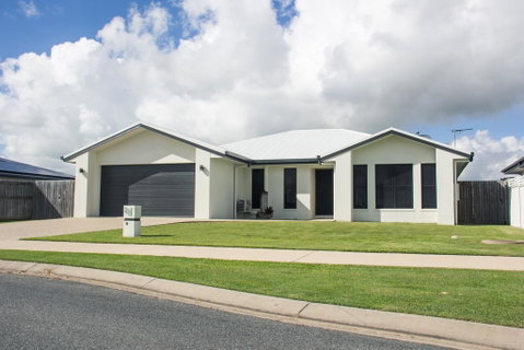 Family Friendly Holiday Home - Accommodation Rockhampton 0