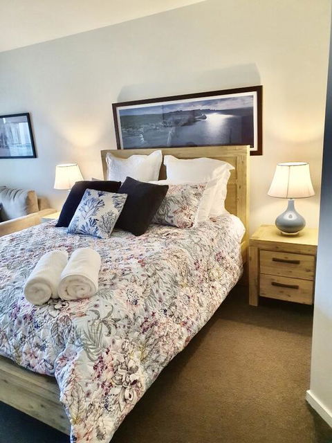 FAMILY ISLAND GETAWAY - BEACHFRONT APARTMENT - Accommodation Rockhampton 3