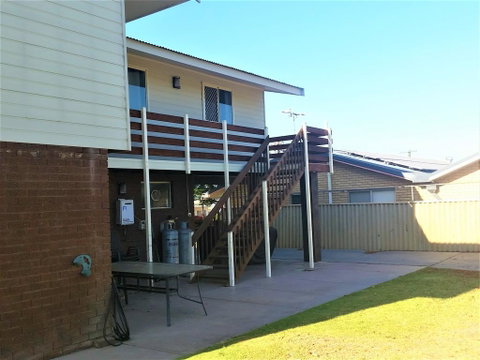 Family Retreat - Accommodation Rockhampton 2