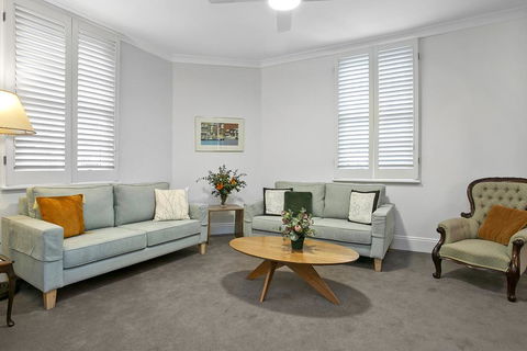 Family Terrace Home Minutes From Oxford Street And CBD - Accommodation Rockhampton 0