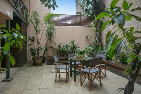Family Terrace Home Minutes From Oxford Street And CBD - Accommodation Rockhampton 2