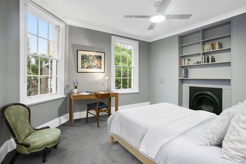 Family Terrace Home Minutes From Oxford Street And CBD - Accommodation Rockhampton 1