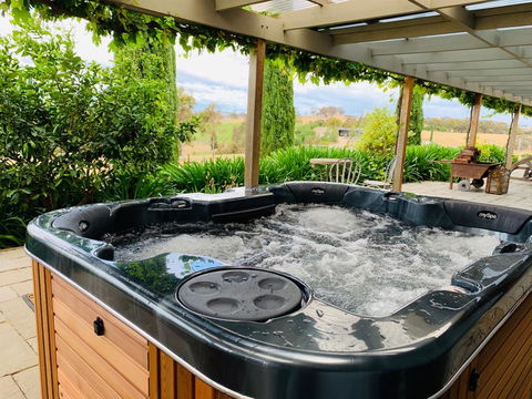 Farmer Smith Estate - Sunrise Retreat - Accommodation Rockhampton 1